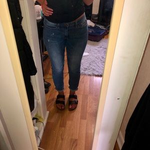 Jeans, can be worn with cuffs or without.